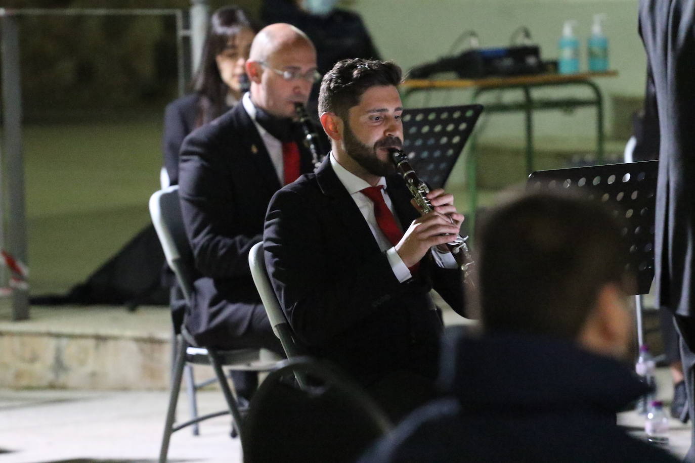 Fotos: La Plaza de la Alcazaba acoge varios conciertos de bandas con un fin solidario