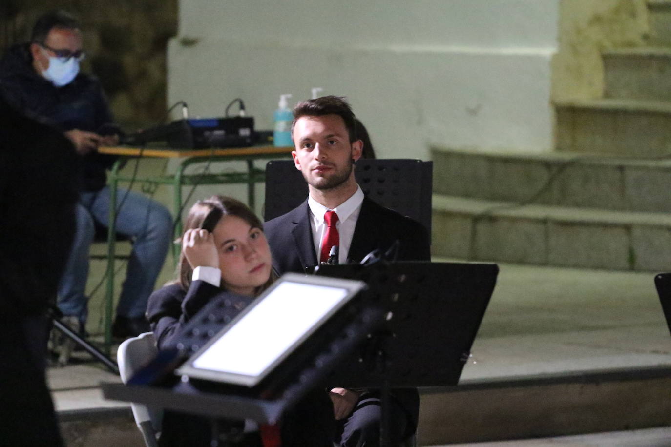 Fotos: La Plaza de la Alcazaba acoge varios conciertos de bandas con un fin solidario
