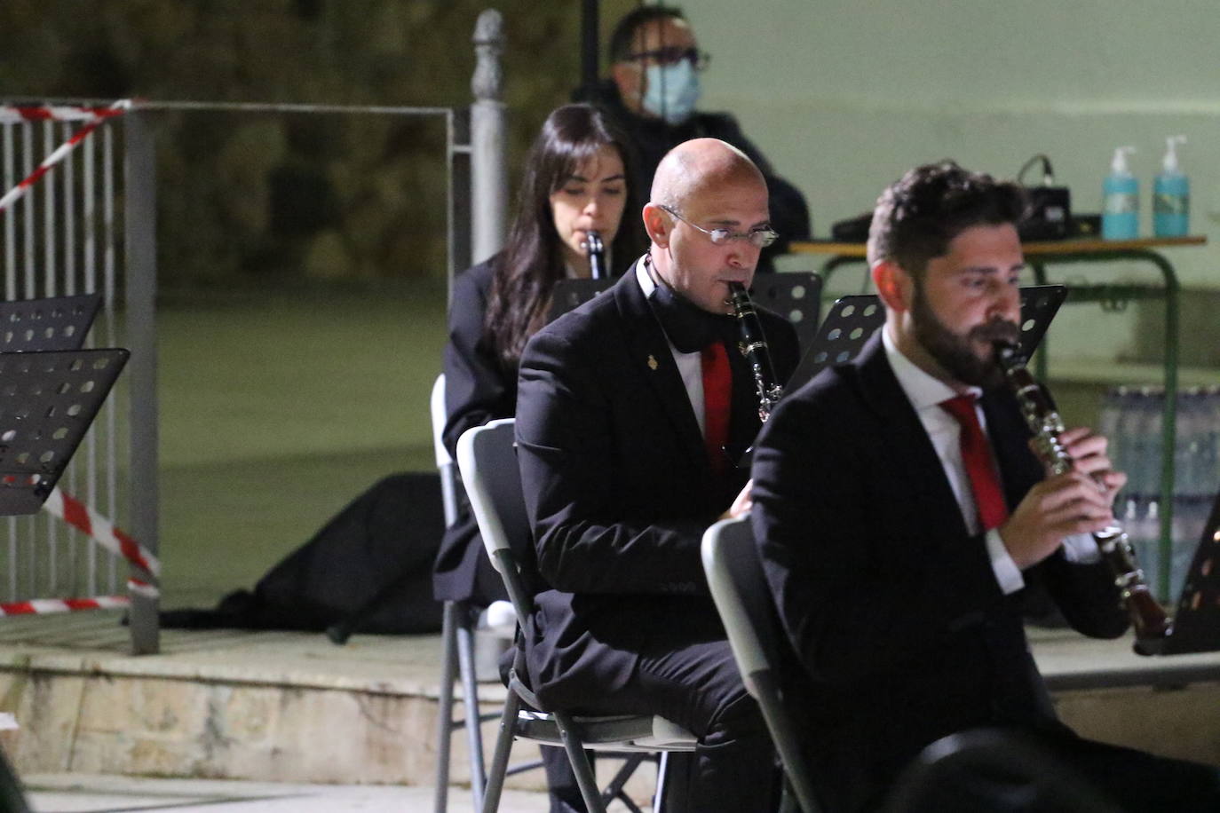 Fotos: La Plaza de la Alcazaba acoge varios conciertos de bandas con un fin solidario