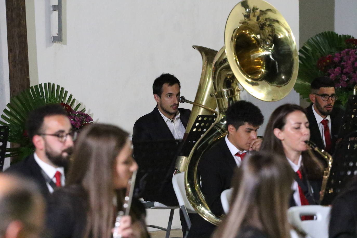 Fotos: La Plaza de la Alcazaba acoge varios conciertos de bandas con un fin solidario