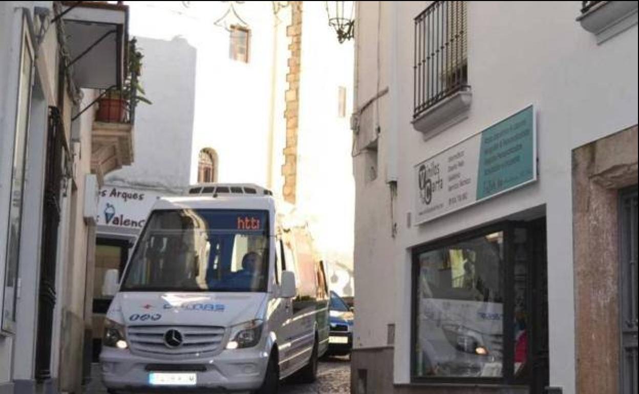 Servicio especial de bus urbano para que los vecinos de las pedanías visiten la exposición 'Una joya en Jerez, sus cofradías'