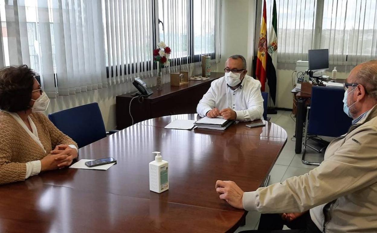 Representantes AFAD Jerez Sierra Suroeste y director gerente del SEPAD, José Vicente Granado. 