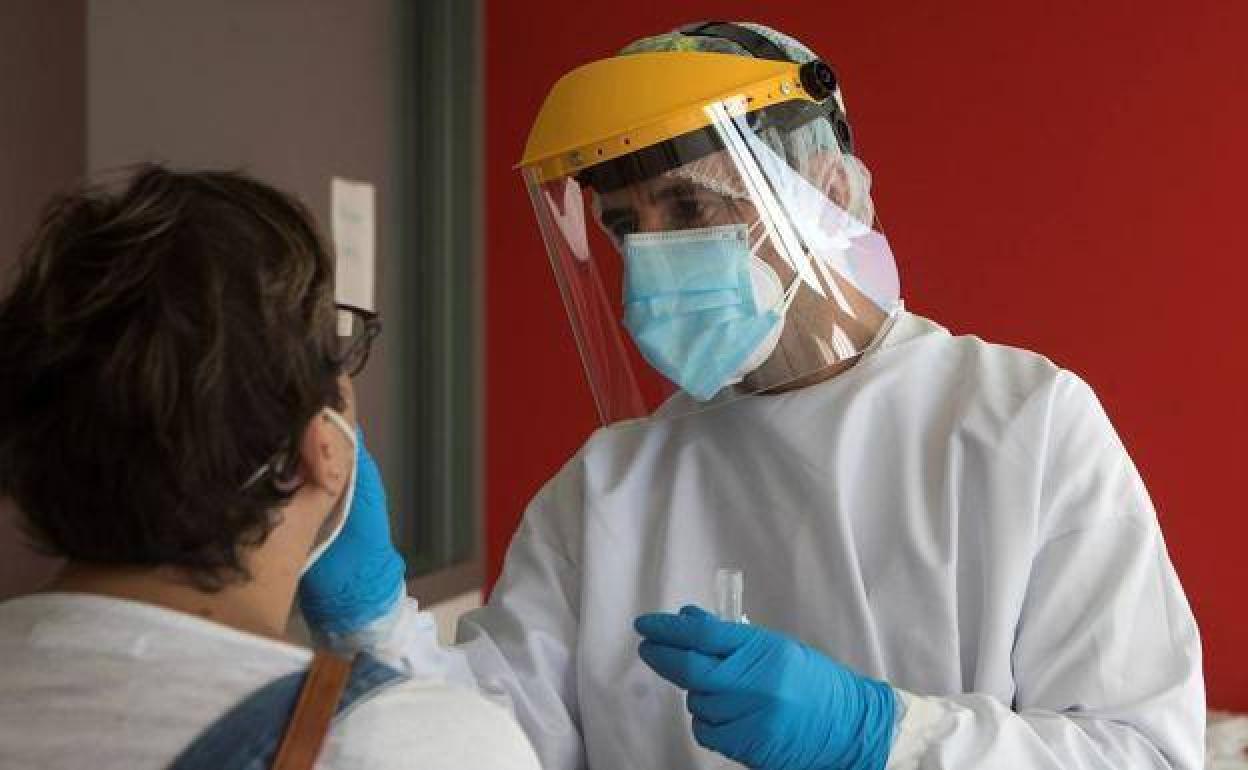 Salud Pública notifica 6 nuevos casos positivos en Jerez y 1 en La Bazana