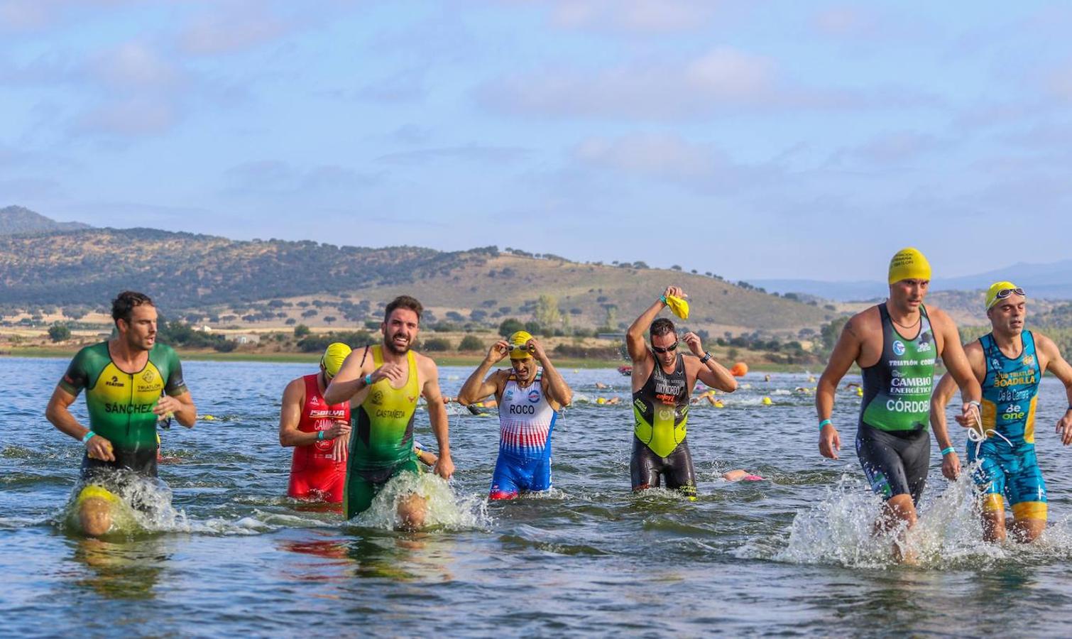 Fotos: 120 participantes se dan cita en el VII Triatlón &#039;Ciudad del Temple&#039;
