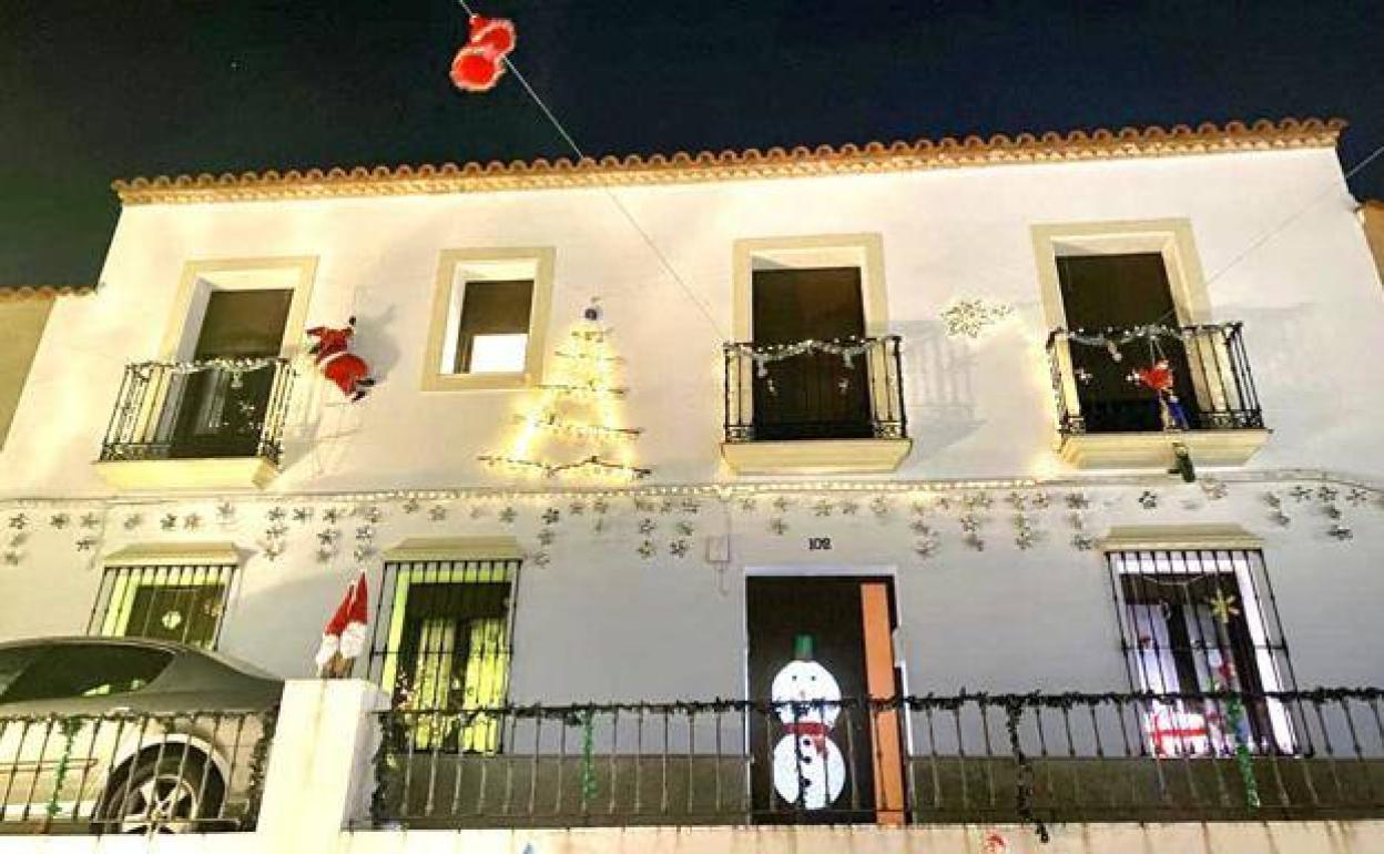 Ganador del Concurso de decoración navideña, en la modalidad invidual, la pasada edición. 