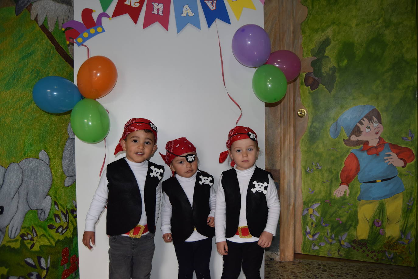 Fotos: El Carnaval llena de color, ritmo y alegría los centros educativos