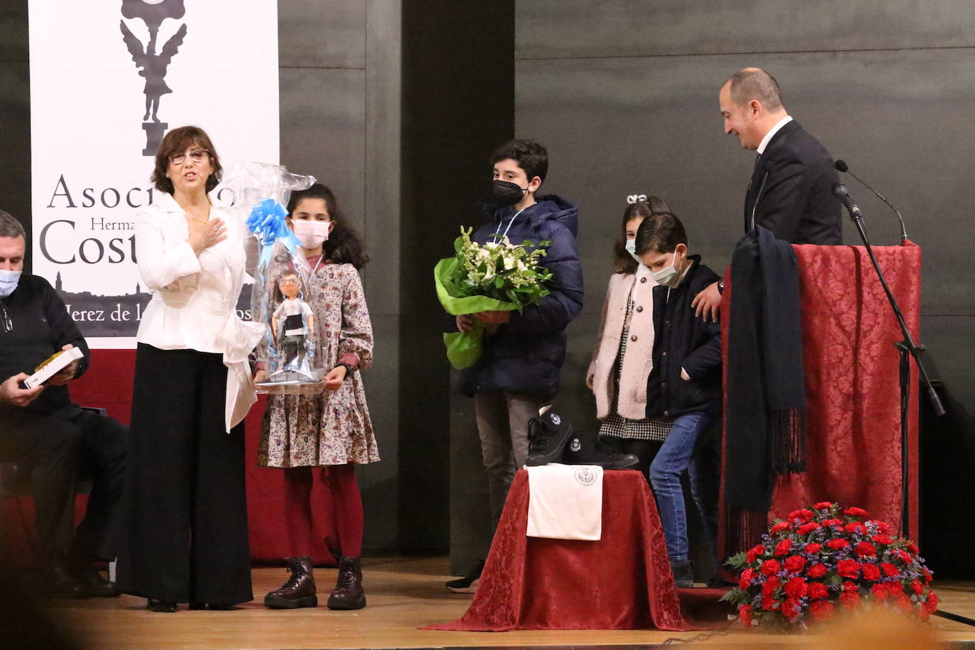 Fotos: Emoción, sentimiento y esperanza en el II &#039;Pregón del costalero&#039; a cargo de Isabel Yolanda Domínguez Vellarino