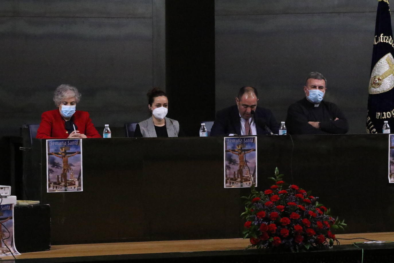 Fotos: El anuario cofrade vuelve a desgranar los entresijos de la Semana Santa jerezana
