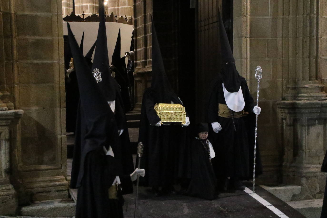 Fotos: Jerez vuelve a enmudecer ante Jesús Orando en el Huerto y Nuestra Señora del Silencio en una nueva noche de Martes Santo