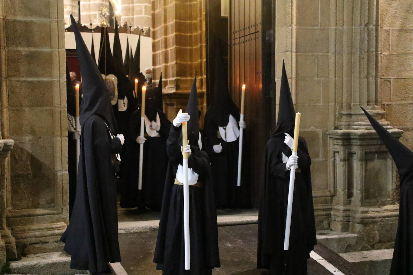 Fotos: Jerez vuelve a enmudecer ante Jesús Orando en el Huerto y Nuestra Señora del Silencio en una nueva noche de Martes Santo