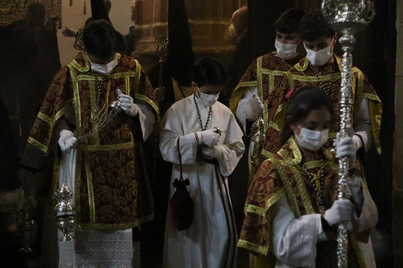 Fotos: Jerez vuelve a enmudecer ante Jesús Orando en el Huerto y Nuestra Señora del Silencio en una nueva noche de Martes Santo