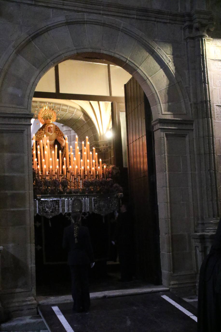 Fotos: Jerez vuelve a enmudecer ante Jesús Orando en el Huerto y Nuestra Señora del Silencio en una nueva noche de Martes Santo