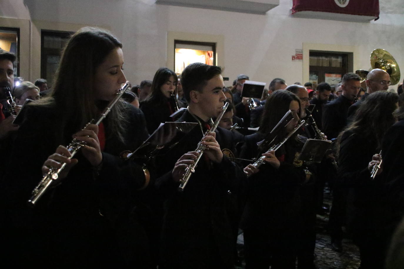 Fotos: Jerez vuelve a enmudecer ante Jesús Orando en el Huerto y Nuestra Señora del Silencio en una nueva noche de Martes Santo