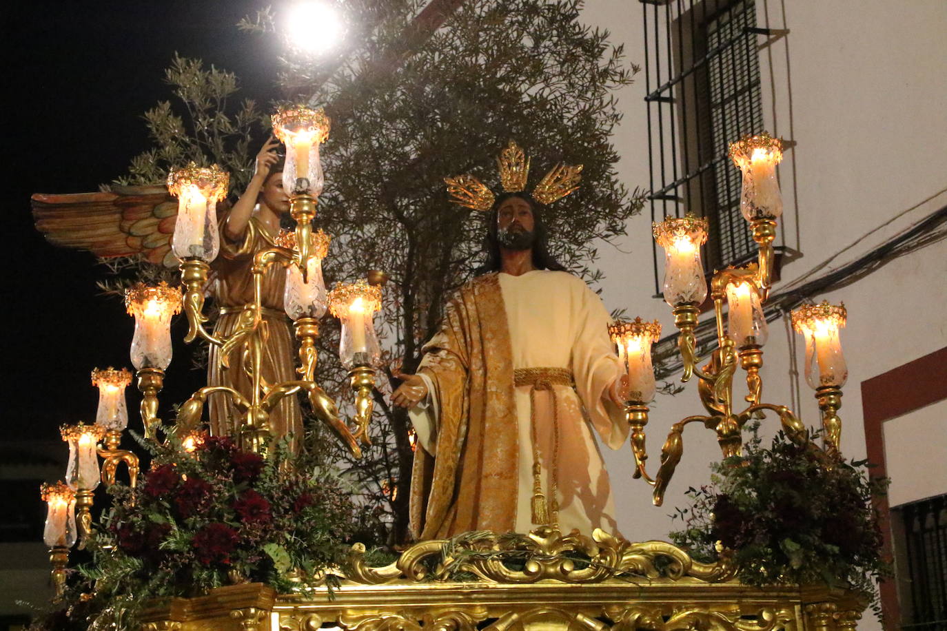 Fotos: Jerez vuelve a enmudecer ante Jesús Orando en el Huerto y Nuestra Señora del Silencio en una nueva noche de Martes Santo