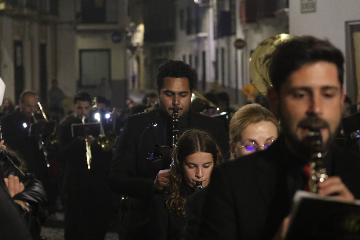 Fotos: Jerez vuelve a enmudecer ante Jesús Orando en el Huerto y Nuestra Señora del Silencio en una nueva noche de Martes Santo