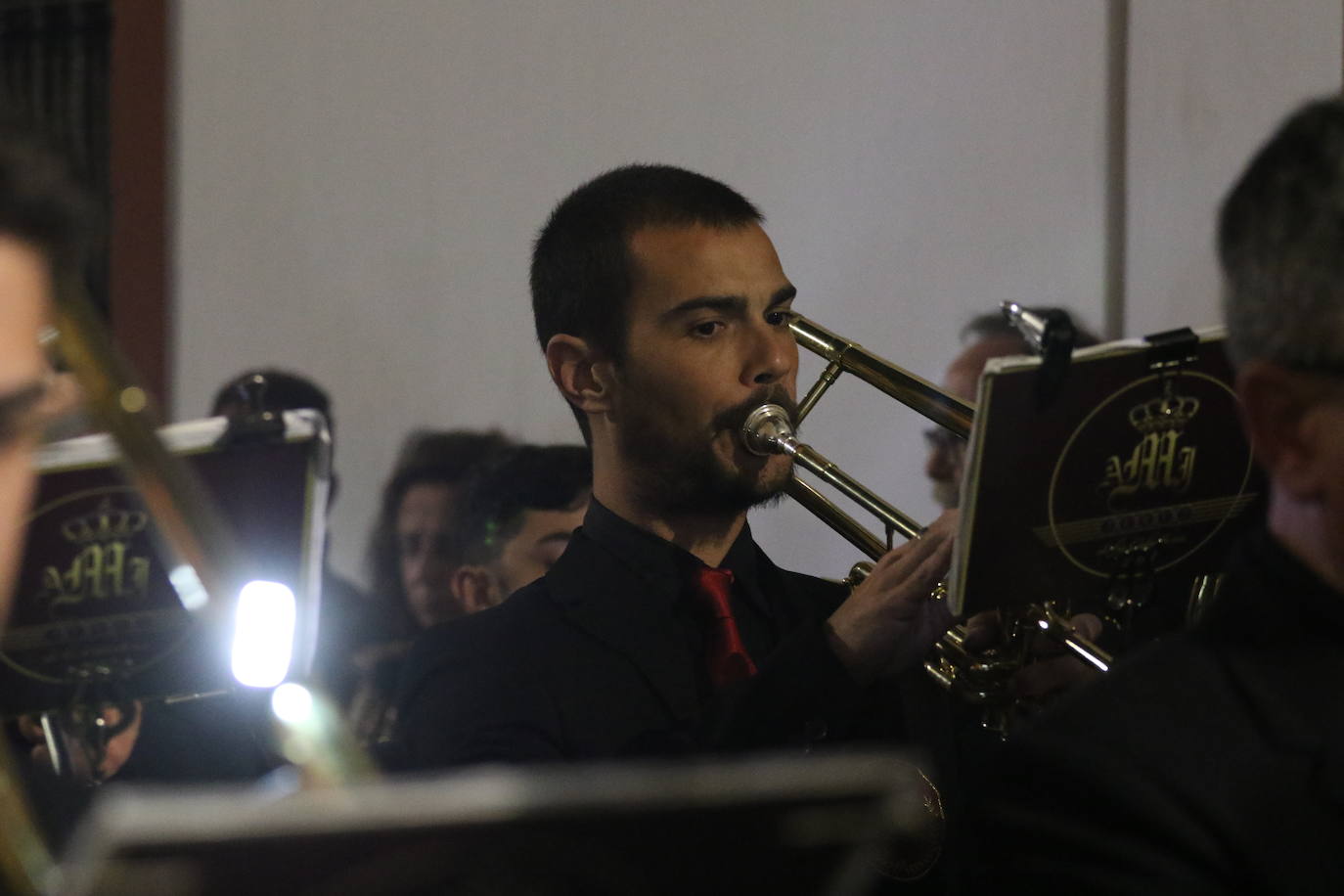 Fotos: Jerez vuelve a enmudecer ante Jesús Orando en el Huerto y Nuestra Señora del Silencio en una nueva noche de Martes Santo