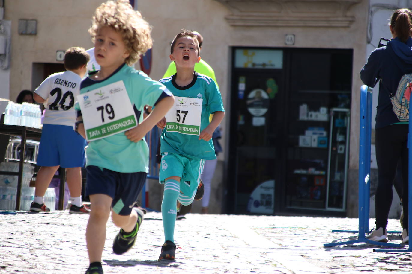 Fotos: Bruno Paixão y Anabel Benítez, vencedores de la XXIII Carrera Popular de Jerez de los Caballeros