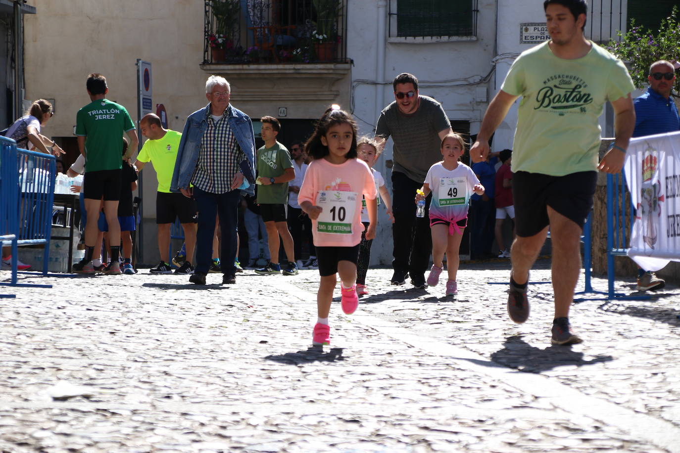 Fotos: Bruno Paixão y Anabel Benítez, vencedores de la XXIII Carrera Popular de Jerez de los Caballeros
