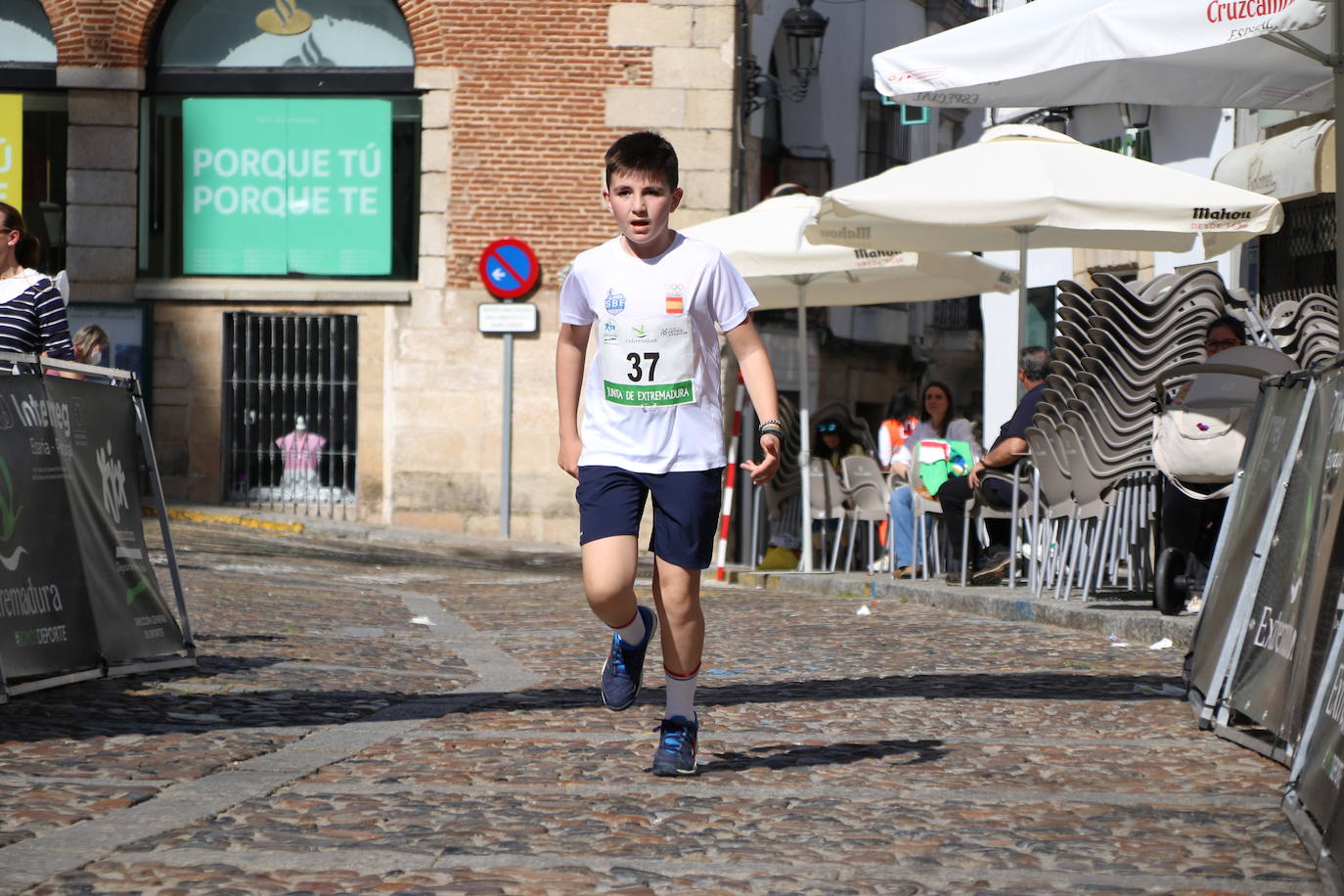 Fotos: Bruno Paixão y Anabel Benítez, vencedores de la XXIII Carrera Popular de Jerez de los Caballeros