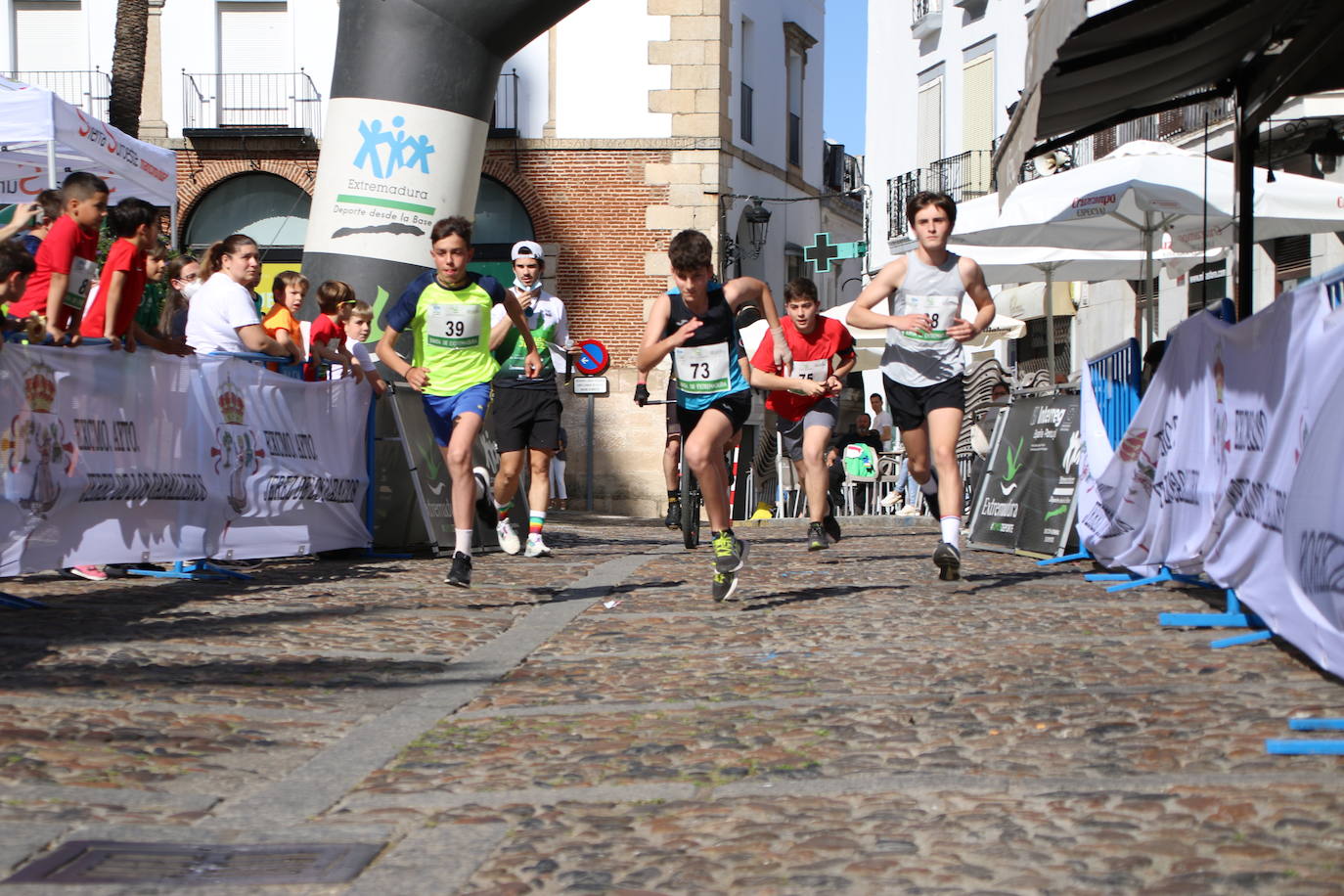 Fotos: Bruno Paixão y Anabel Benítez, vencedores de la XXIII Carrera Popular de Jerez de los Caballeros