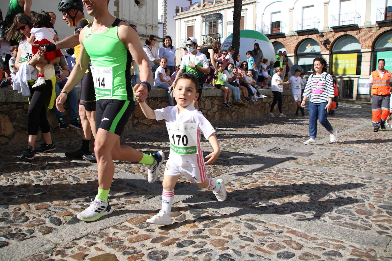 Fotos: Bruno Paixão y Anabel Benítez, vencedores de la XXIII Carrera Popular de Jerez de los Caballeros
