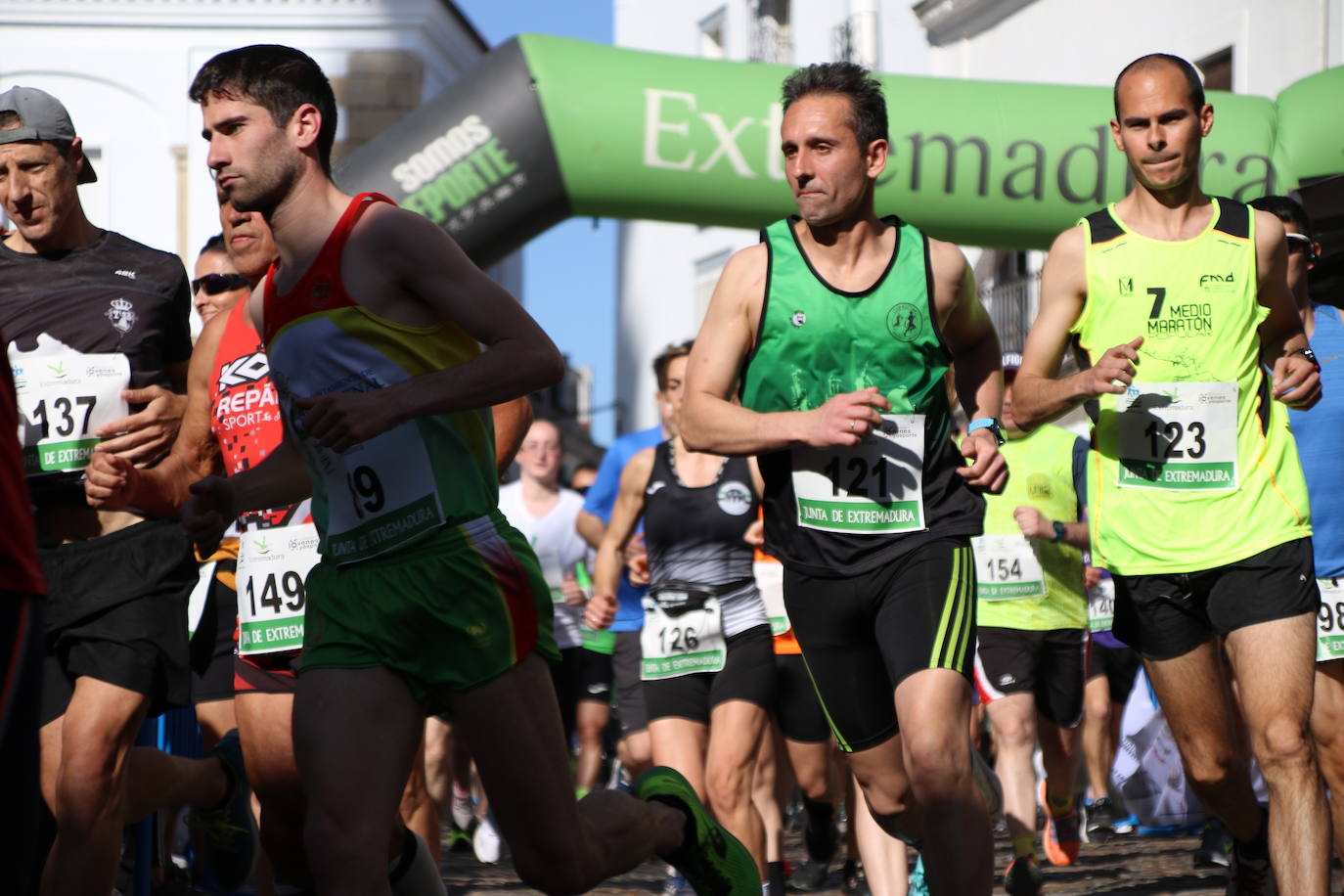 Fotos: Bruno Paixão y Anabel Benítez, vencedores de la XXIII Carrera Popular de Jerez de los Caballeros