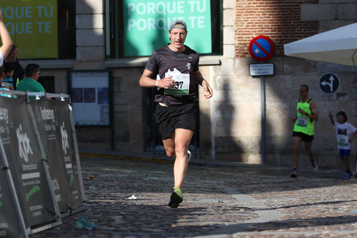 Fotos: Bruno Paixão y Anabel Benítez, vencedores de la XXIII Carrera Popular de Jerez de los Caballeros