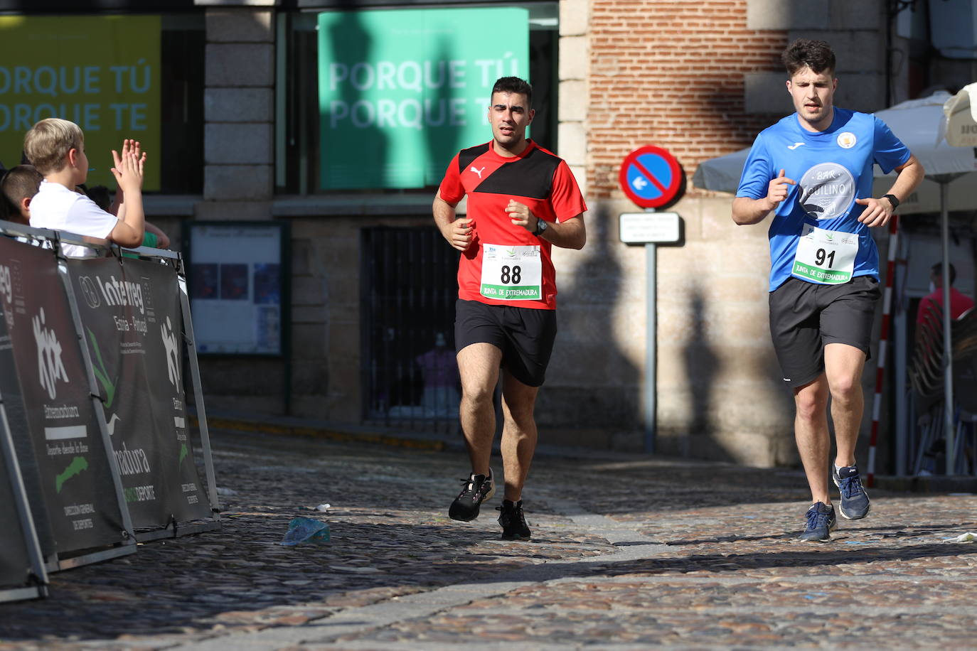 Fotos: Bruno Paixão y Anabel Benítez, vencedores de la XXIII Carrera Popular de Jerez de los Caballeros