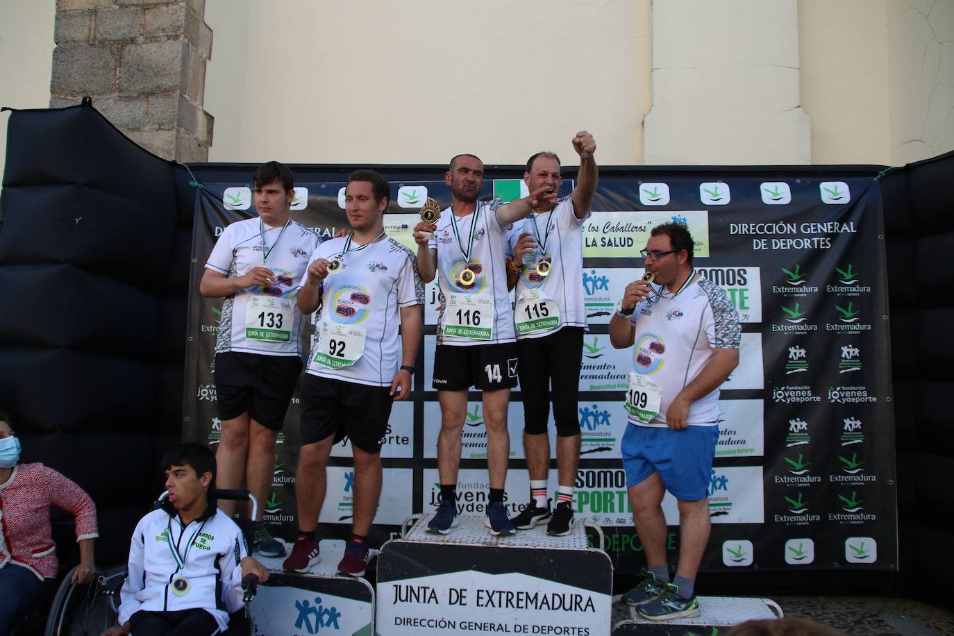 Fotos: Bruno Paixão y Anabel Benítez, vencedores de la XXIII Carrera Popular de Jerez de los Caballeros