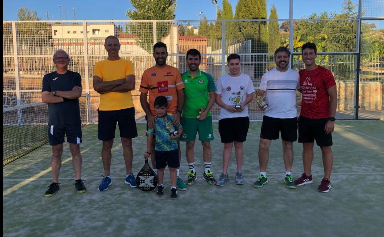 El equipo 'Amiguitos' gana la Liga local de Pádel y la Copa