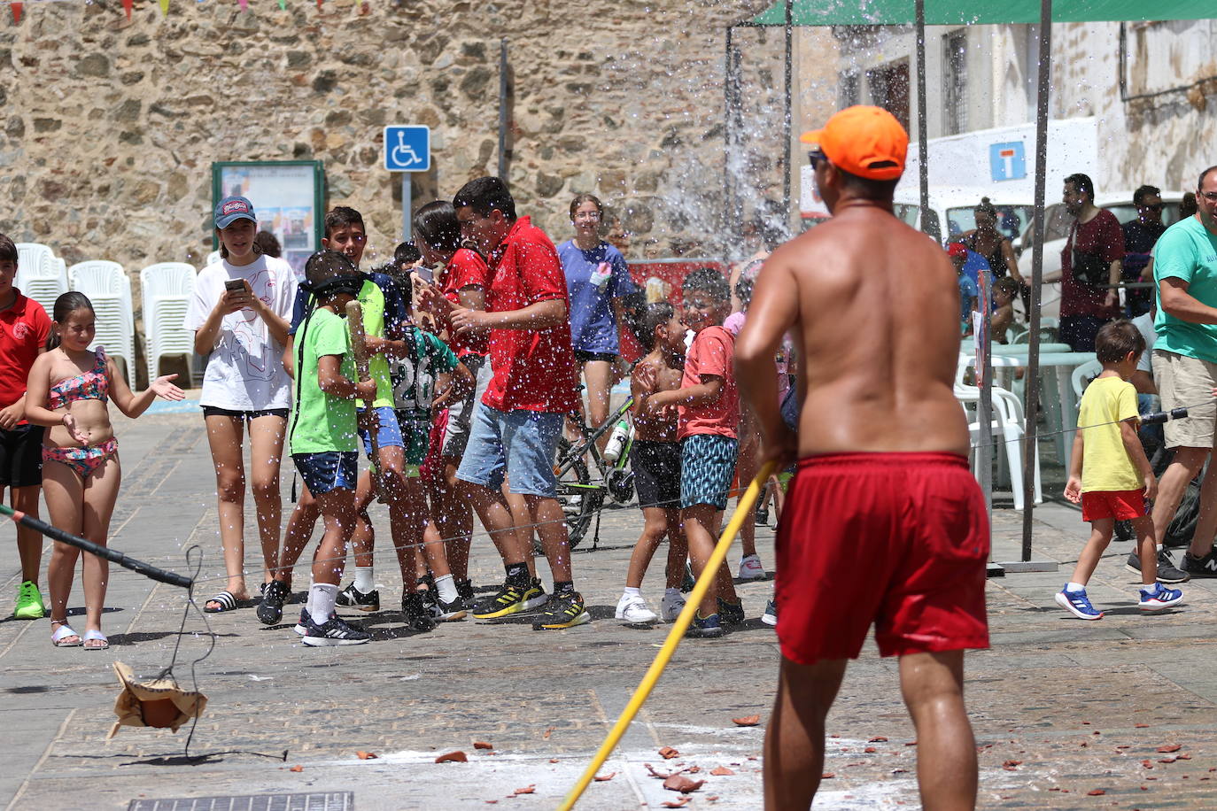 Fotos: El barrio de Santiago celebra este sábado su tradicional «velá»