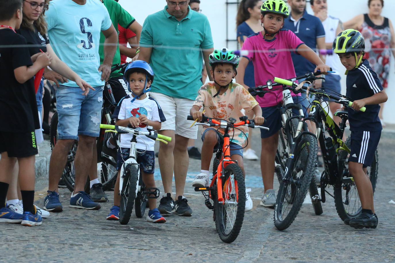 Fotos: La «velá» del barrio de Santa Catalina continúa este sábado con más música y animación