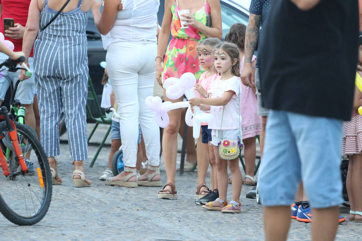 Fotos: La «velá» del barrio de Santa Catalina continúa este sábado con más música y animación