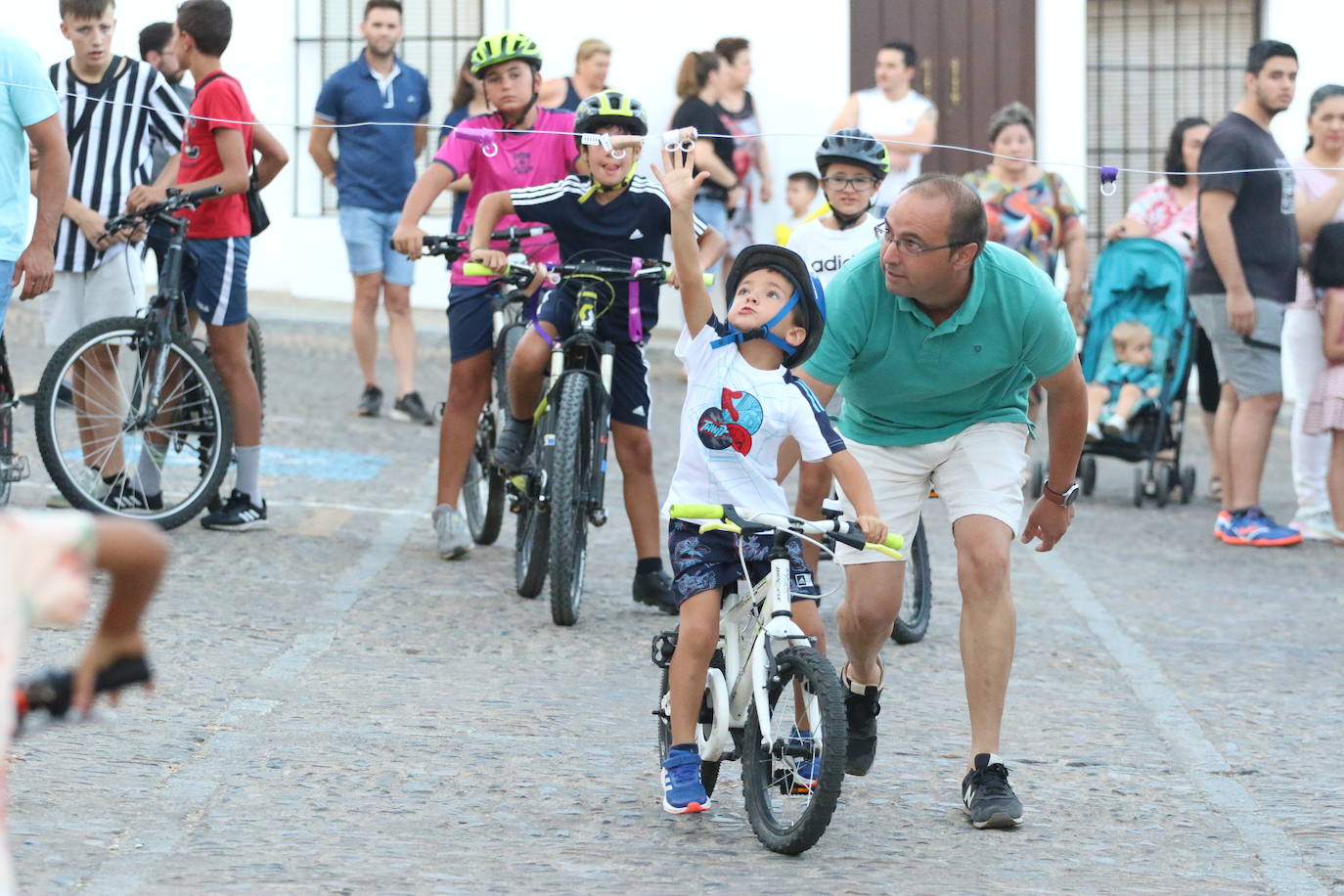 Fotos: La «velá» del barrio de Santa Catalina continúa este sábado con más música y animación