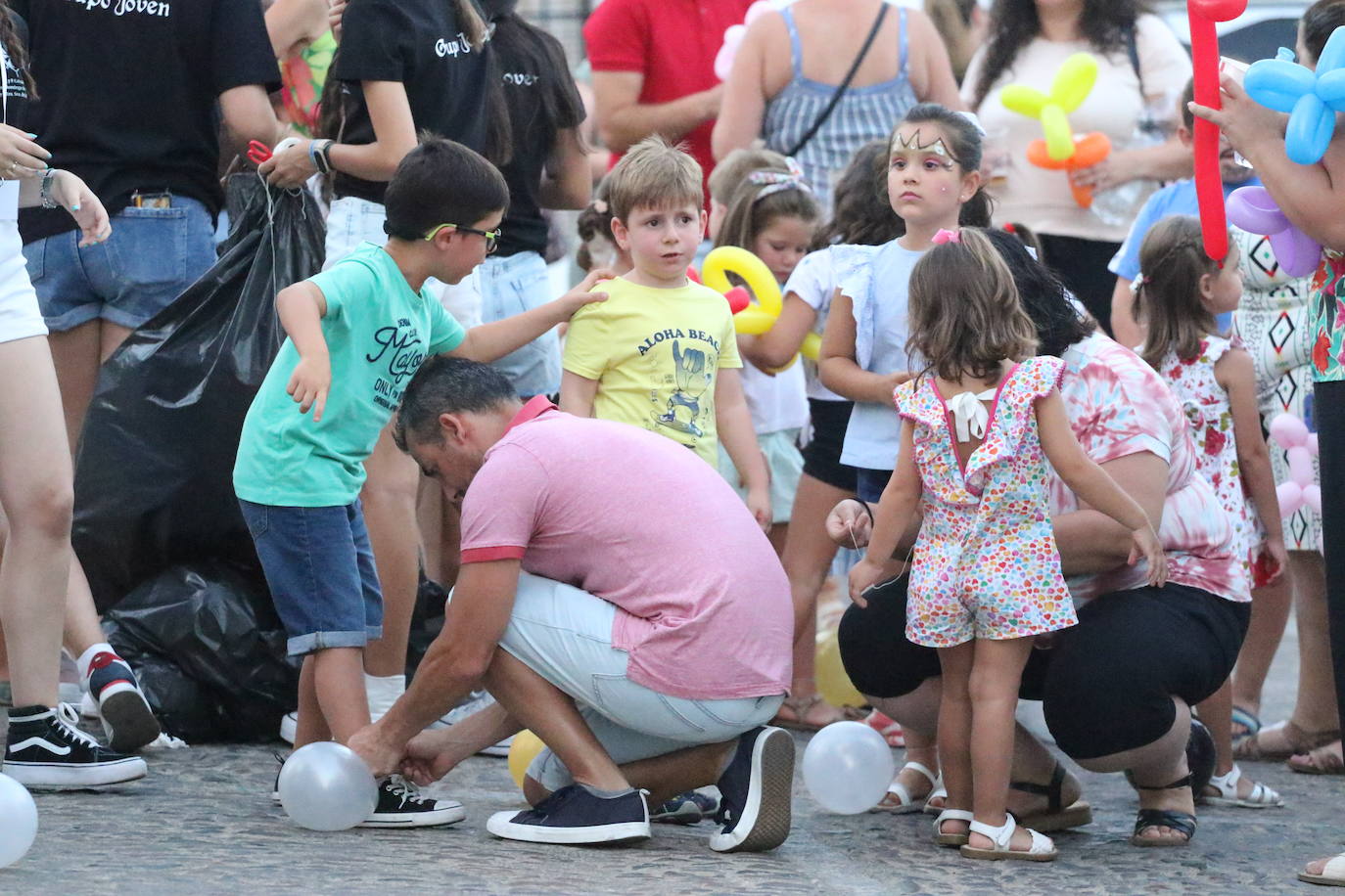 Fotos: La «velá» del barrio de Santa Catalina continúa este sábado con más música y animación