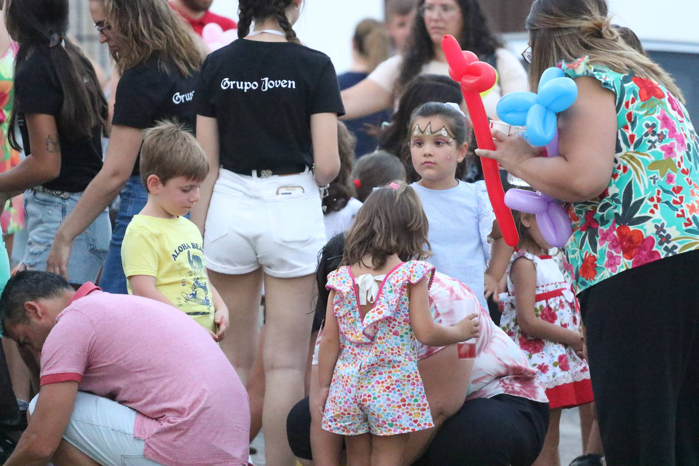 Fotos: La «velá» del barrio de Santa Catalina continúa este sábado con más música y animación