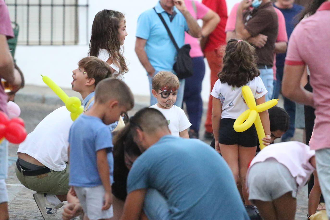 Fotos: La «velá» del barrio de Santa Catalina continúa este sábado con más música y animación