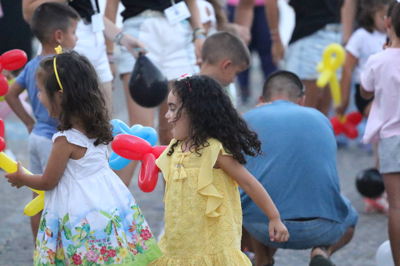Fotos: La «velá» del barrio de Santa Catalina continúa este sábado con más música y animación