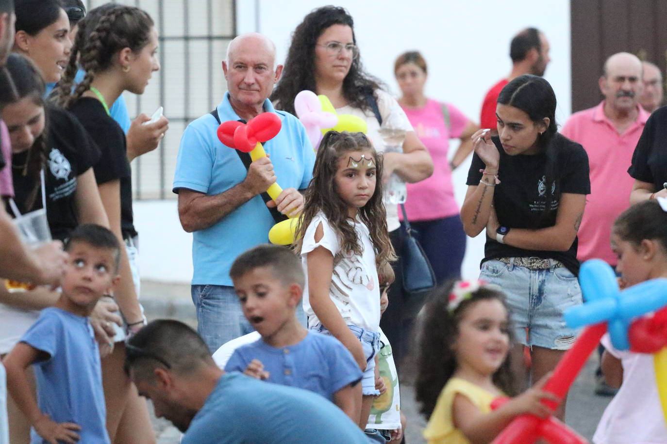 Fotos: La «velá» del barrio de Santa Catalina continúa este sábado con más música y animación