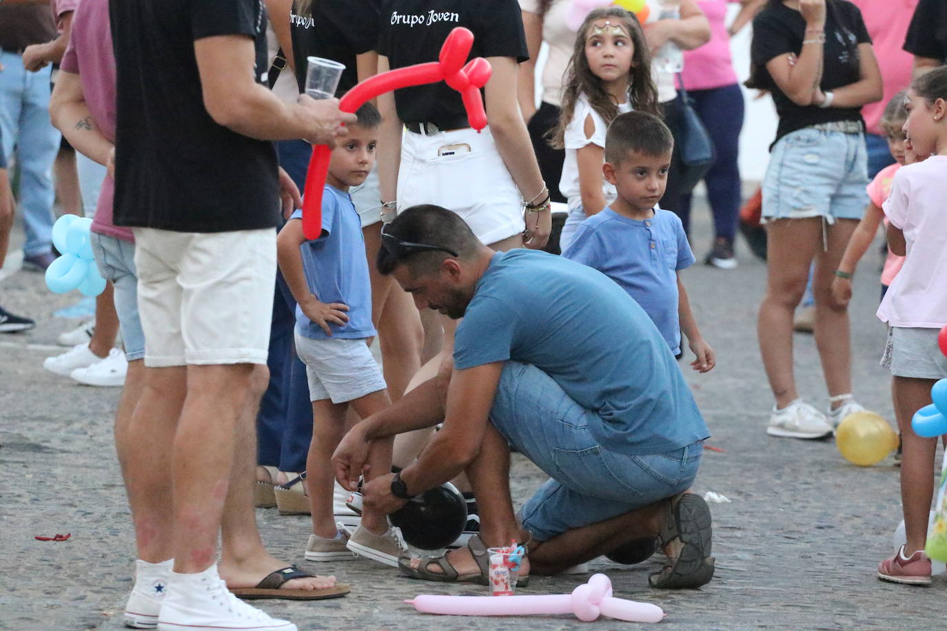 Fotos: La «velá» del barrio de Santa Catalina continúa este sábado con más música y animación