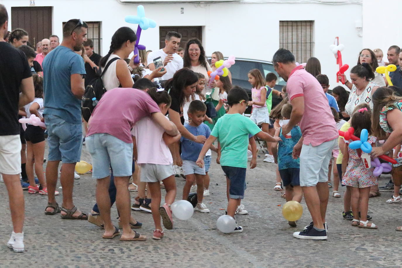 Fotos: La «velá» del barrio de Santa Catalina continúa este sábado con más música y animación
