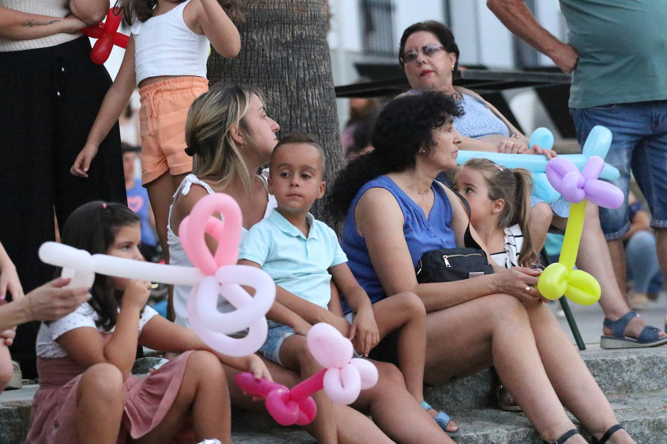 Fotos: La «velá» del barrio de Santa Catalina continúa este sábado con más música y animación