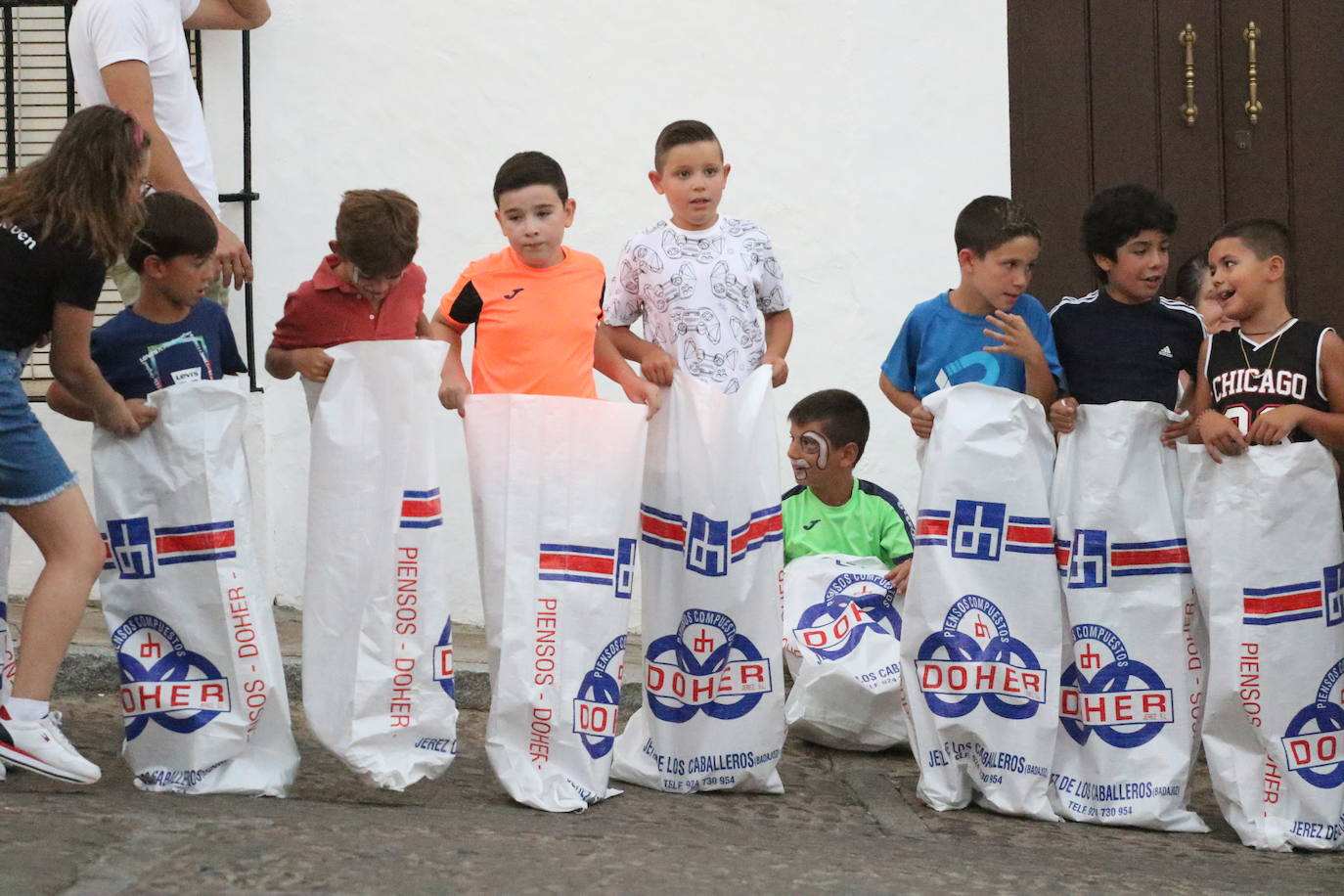 Fotos: La «velá» del barrio de Santa Catalina continúa este sábado con más música y animación