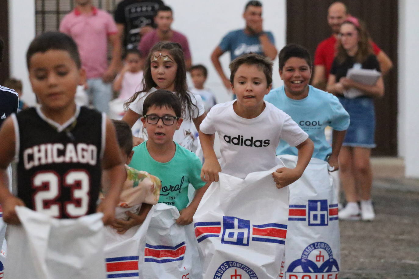 Fotos: La «velá» del barrio de Santa Catalina continúa este sábado con más música y animación