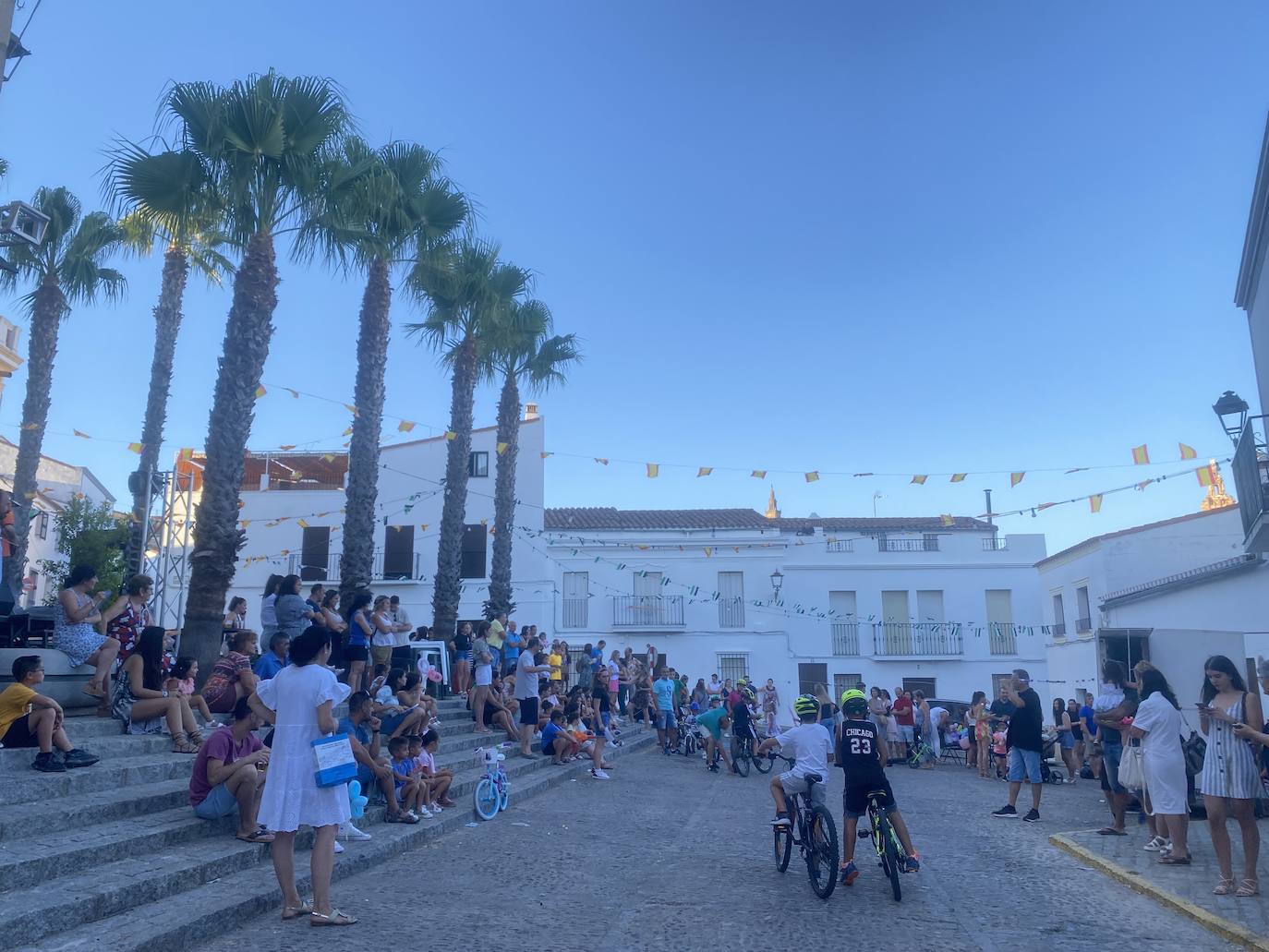 Fotos: La «velá» del barrio de Santa Catalina continúa este sábado con más música y animación