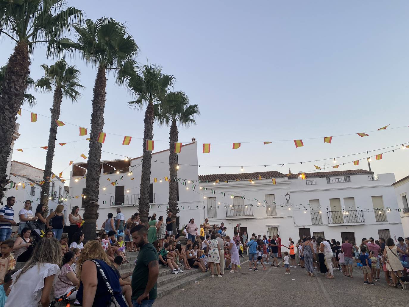 Fotos: La «velá» del barrio de Santa Catalina continúa este sábado con más música y animación