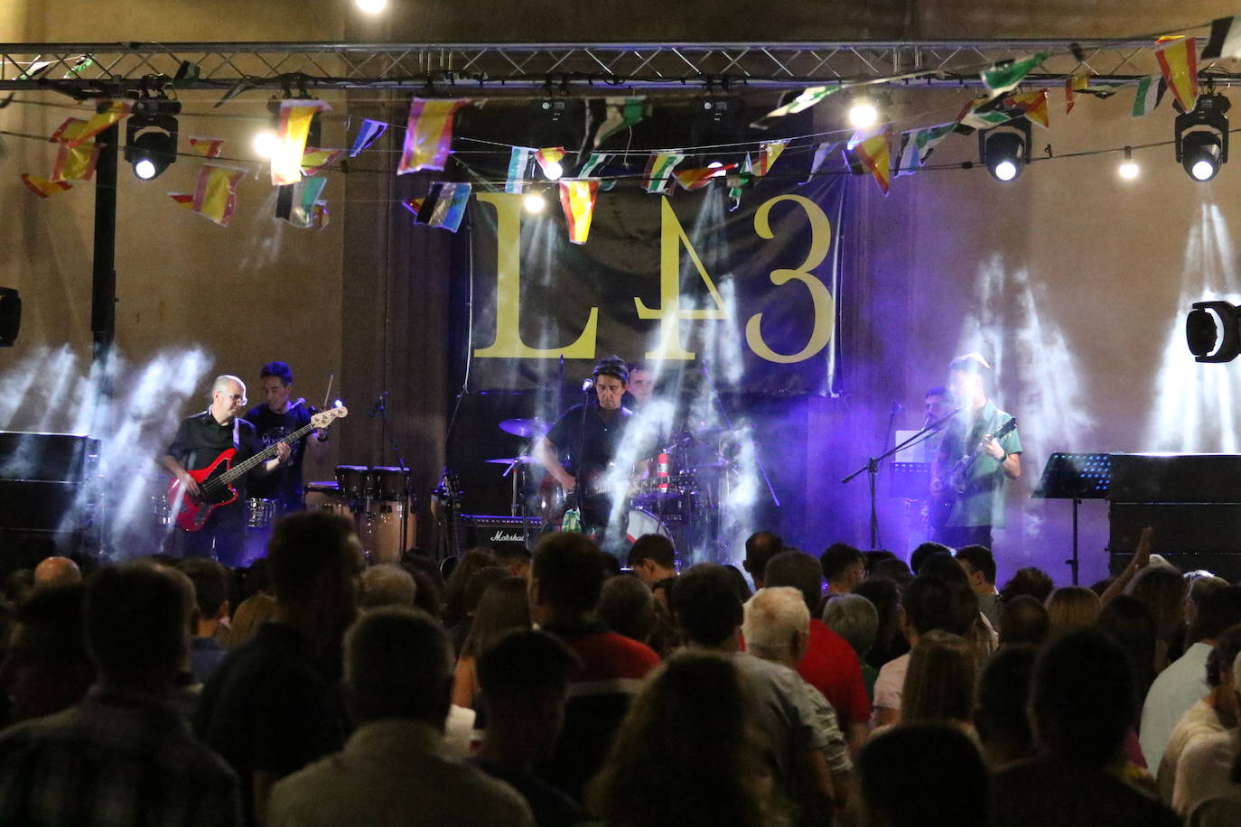Fotos: La «velá» del barrio de Santa Catalina continúa este sábado con más música y animación