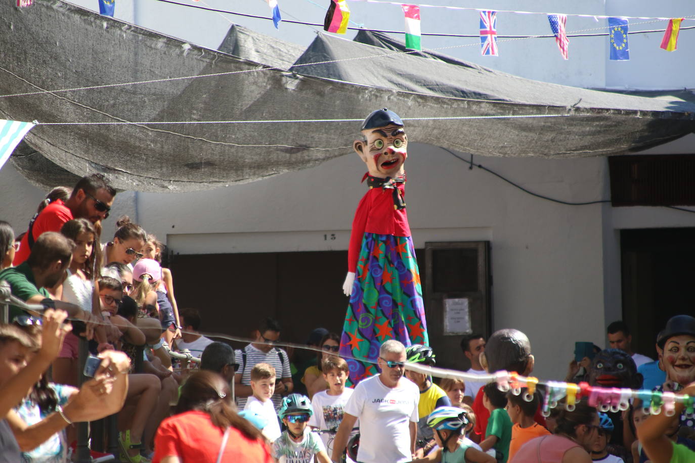 Fotos: Los más pequeños disfrutan con los juegos tradicionales en la «velá» del barrio de los Santos Mártires