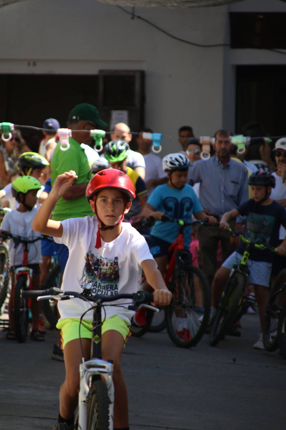 Fotos: Los más pequeños disfrutan con los juegos tradicionales en la «velá» del barrio de los Santos Mártires