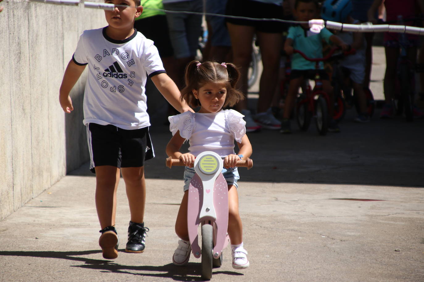 Fotos: Los más pequeños disfrutan con los juegos tradicionales en la «velá» del barrio de los Santos Mártires
